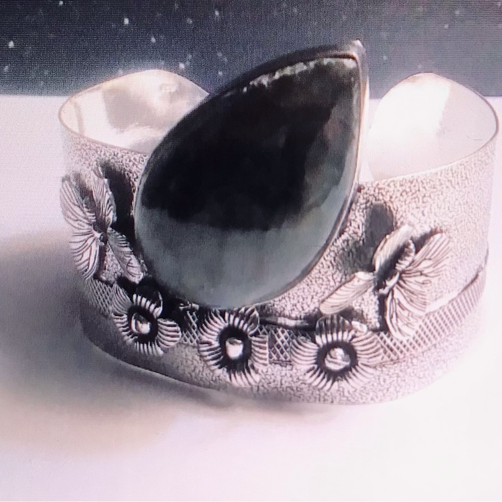 Stunning 925 Sterling Silver Cuff Bracelet